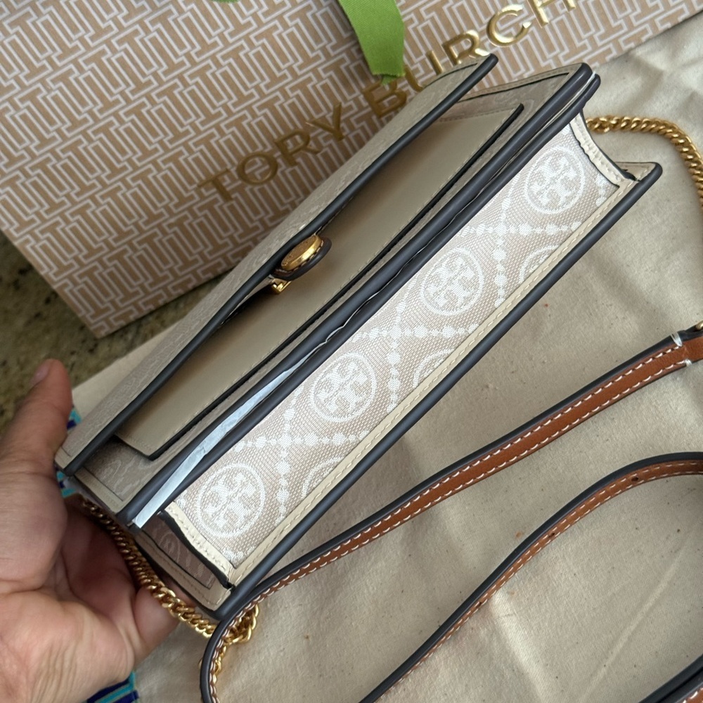 New tory burch T monogram chain wallet crossbody - Picture 4 of 10